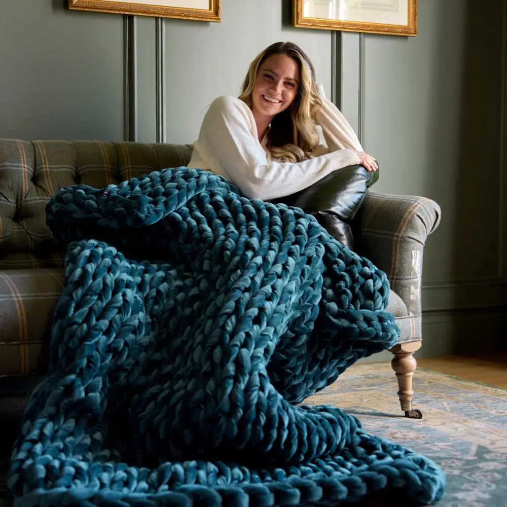 Nuzzie : Velvet Weighted Blanket - Image 13