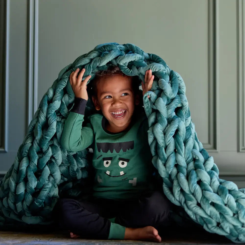 Nuzzie : Velvet Weighted Blanket - Image 3