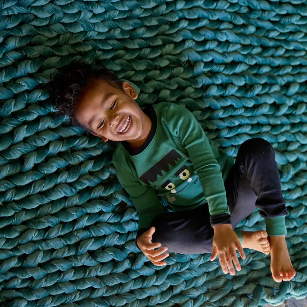 Nuzzie : Velvet Weighted Blanket - Image 6